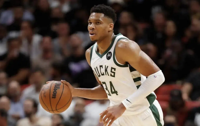 NBA约基奇补时争议三分绝杀勇士，终结对手七连胜登顶西部引热议